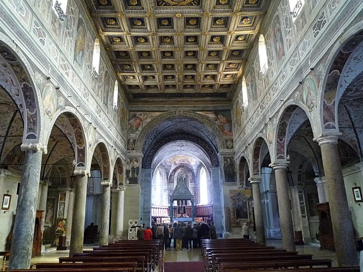 P1100152.jpg - L'interno della Basilica