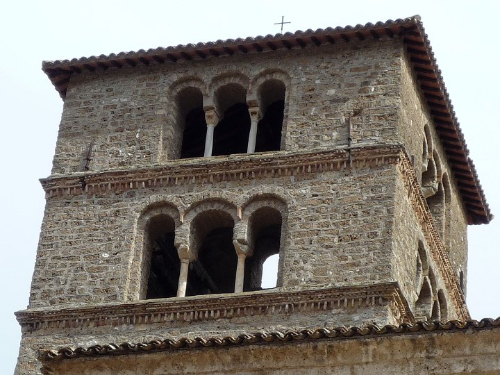 P1100186.jpg - Particolare del campanile della Basilica Carolingia