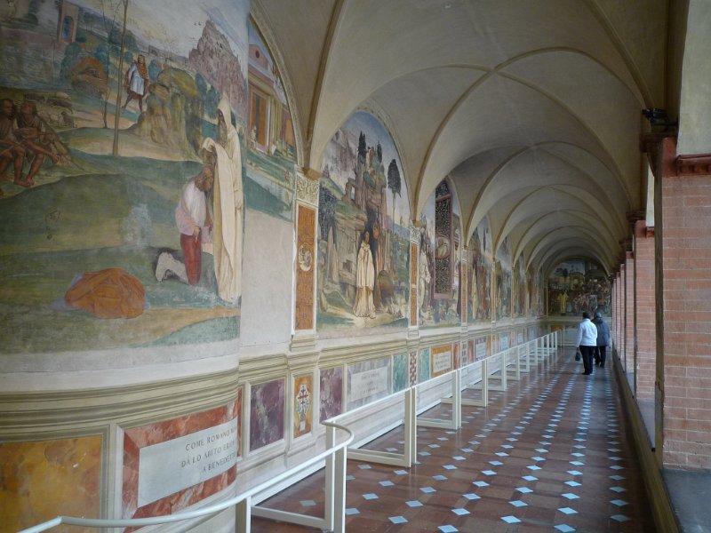 P1090987.jpg - Gli affreschi riguardano tutti la vita di San Benedetto