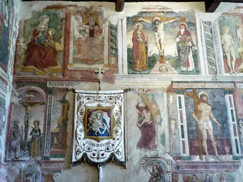 P1100588.jpg - Alcuni degli affreschi