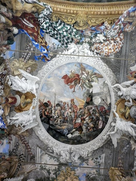 P1000943.JPG - Il soffitto della Sala Grande,  in cui è raffigurato Marcantonio Colonna, comandante della flotta Pontificia