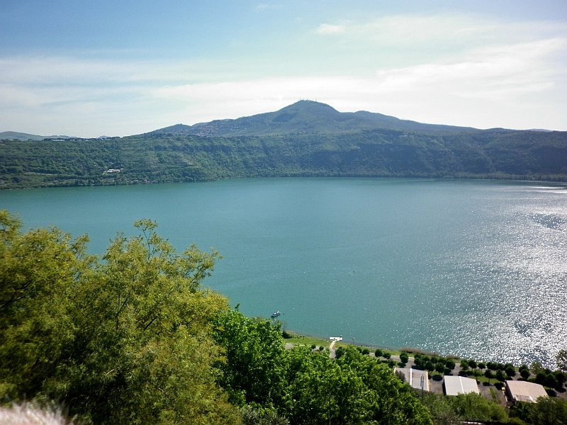 SAM_2003-1.JPG - Il Lago di Albano ed il Monte Cavo ...