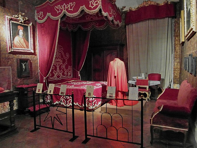 SAM_2057.JPG - La Sala Rossa, camera da letto del Cardinale Flavio Chigi