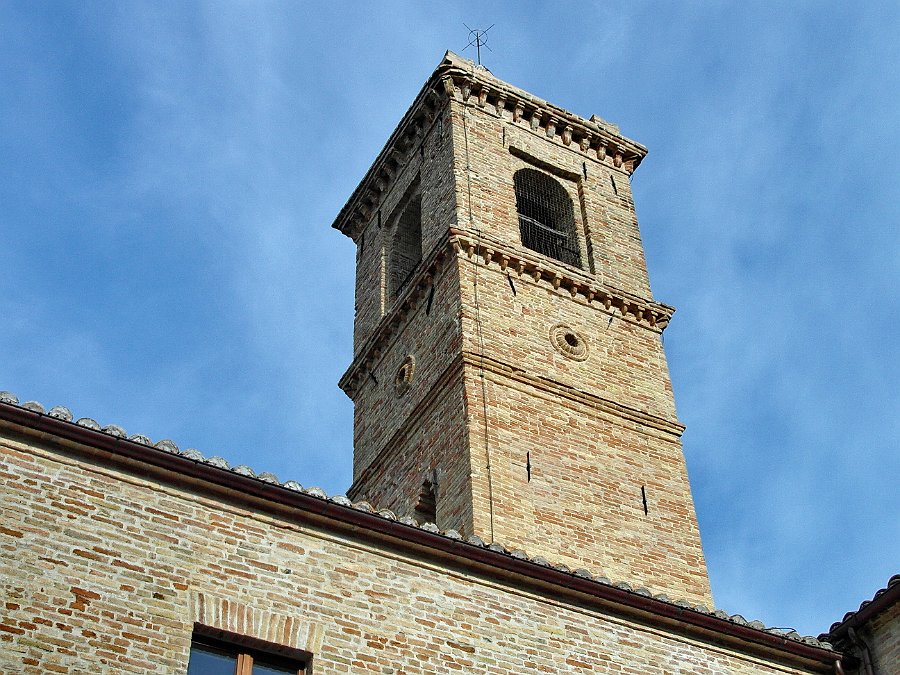 SAM_9691.jpg - ... il campanile della Chiesa di s. Francesco ...