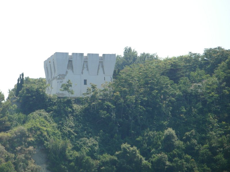 SAM_7488.JPG - L'antica Torre di avvistamento su Punta di Monte Vico