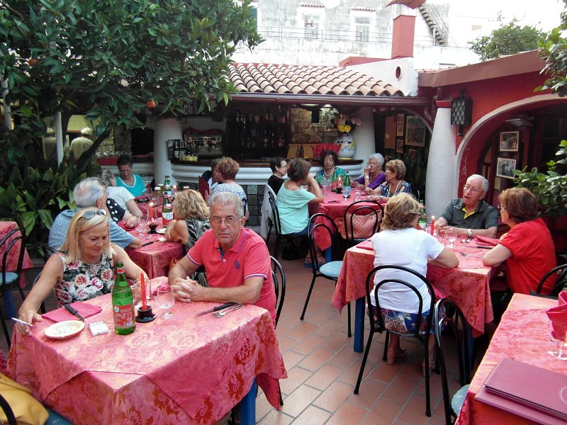 SAM_7595.jpg - A fine vacanza, per festeggiare, siamo andati alla pizzeria "Giardino degli Aranci" a Ischia Porto