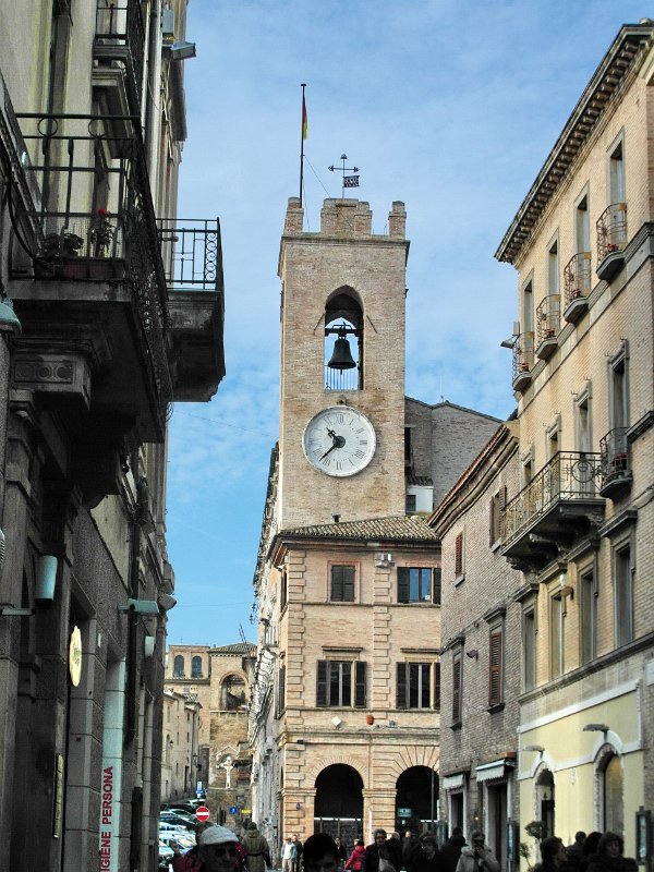 SAM_3478.jpg - La torre del Palazzo comunale