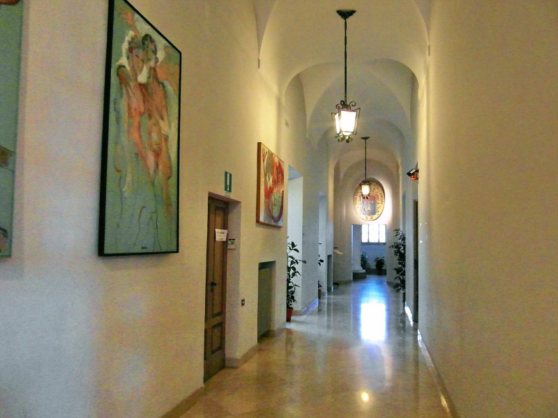 SAM_3480.jpg - Un corridoio al pianterreno del palazzo