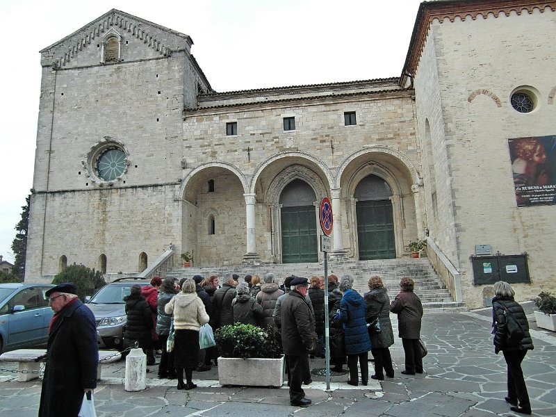 SAM_3547.jpg - La bellissima facciata del Duomo, cattedrale dedicata a San Leopardo