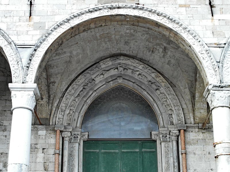 SAM_3552.jpg - Il portale di ingresso alla cattedrale