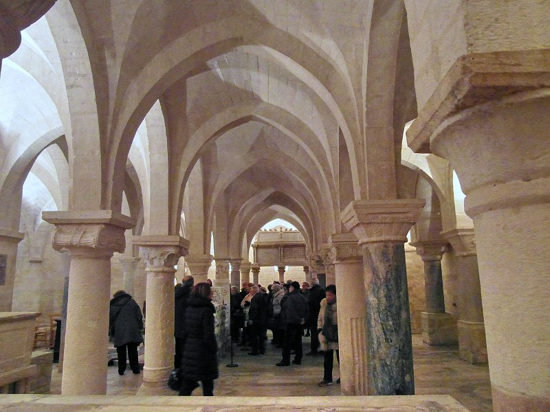 SAM_3570.jpg - Nella cripta della cattedrale, costruita nel 1191 da Mastro Filippo ....