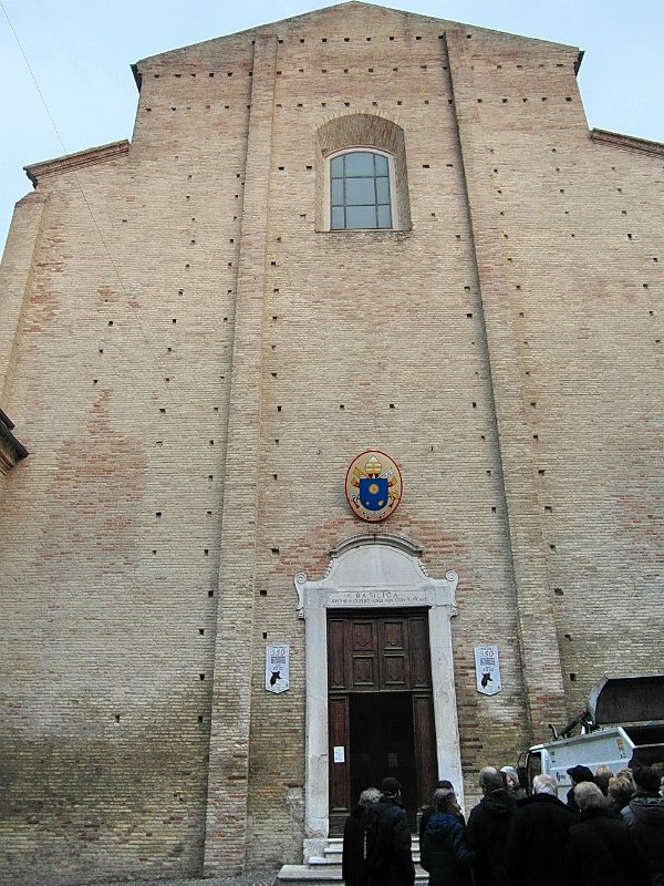 SAM_3576.jpg - Siamo arrivati alla Basilica di S. Giuseppe da Copertino, inizialmente del XIII° secolo