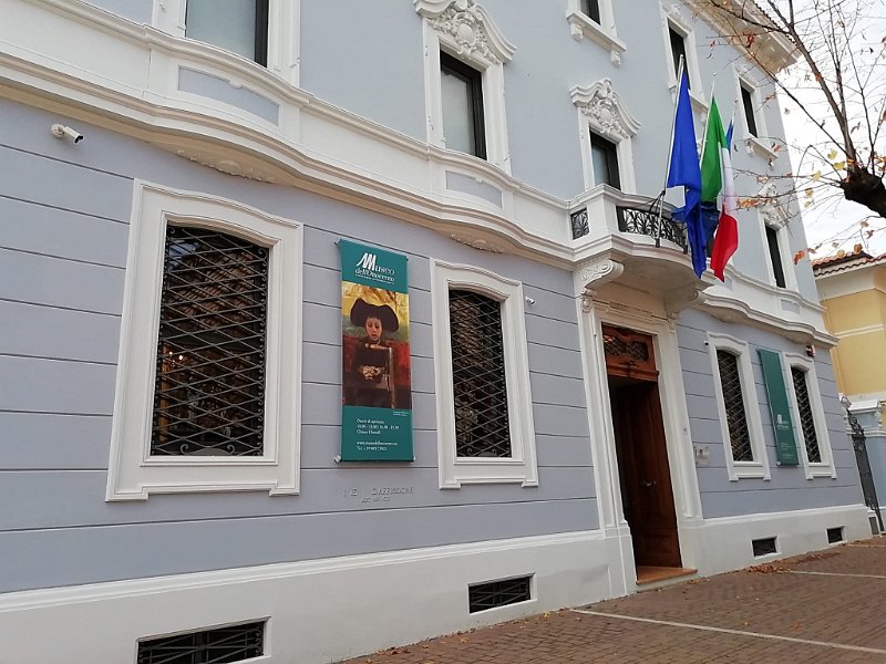 IMG_0972.jpg - Il Museo dell'800 a Pescara ha la propria sede nello storico edificio già della Banca d'Italia, ora  di proprietà della Fondazione Di Persio-Pallotta